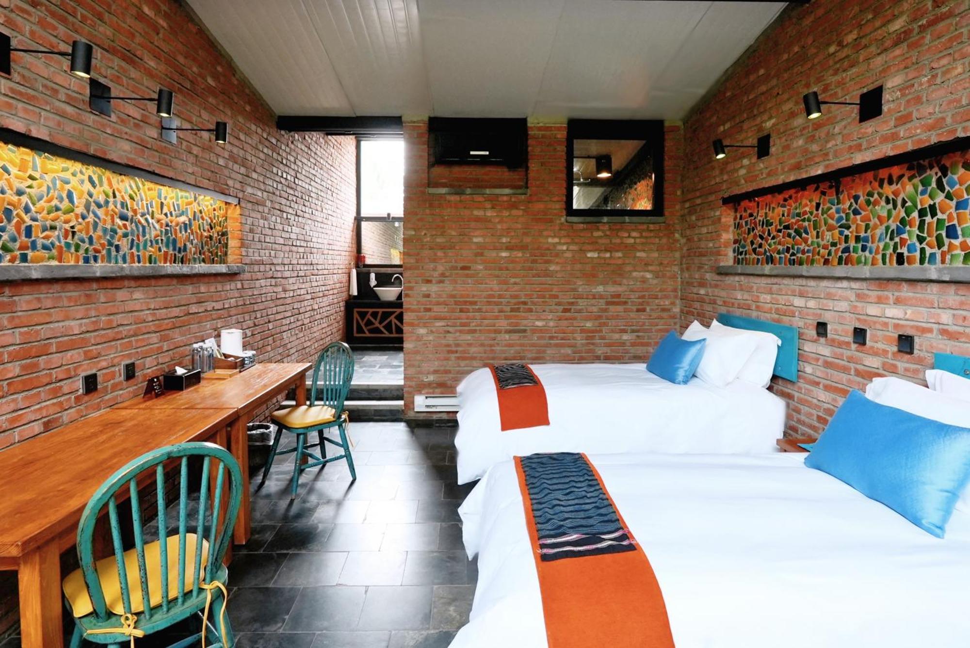 Brickyard Retreat At Mutianyu Great Wall Adjoin To Mutianyu Great Wall - Room With The View Of Great Wall - Free Chinese Massage Experience - Vehicle Shuttle Service - International Catering - Spa& Nail Beauty Facilities Huairou Exterior foto